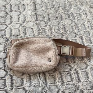 Lululemon Sherpa belt bag
